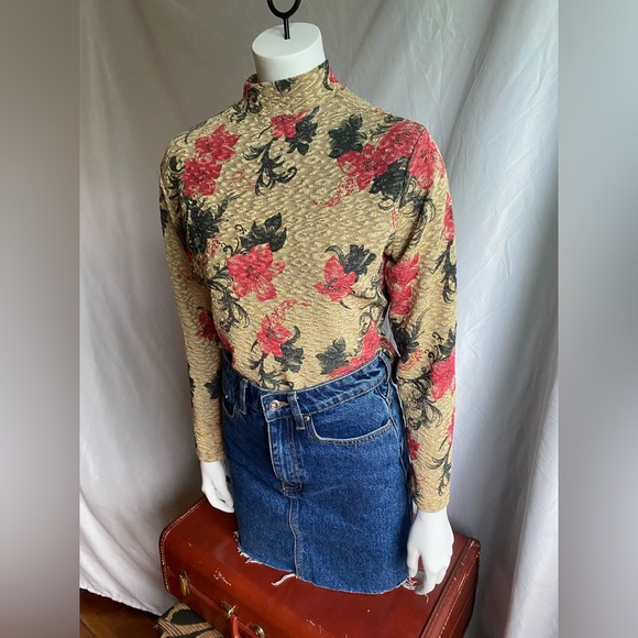 Floral printed turtle neck top - Picture 6 of 10